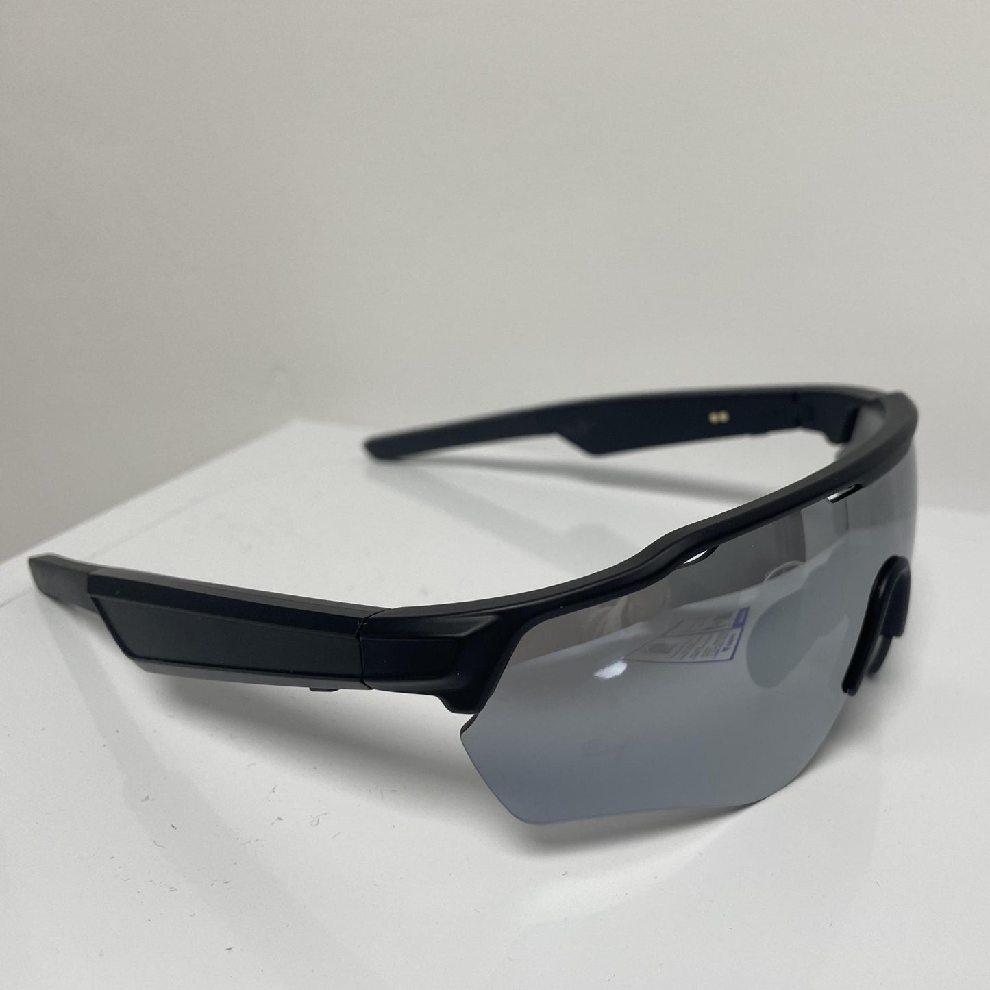 Gafas Inteligentes deportivas IA - Audio, llamadas, asistente de voz, control de cámara. Montura negra, lentes plateadas
