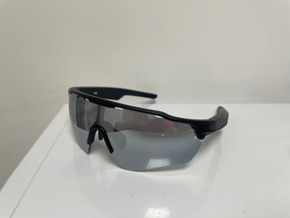 Gafas Inteligentes deportivas IA - Audio, llamadas, asistente de voz, control de cámara. Montura negra, lentes plateadas